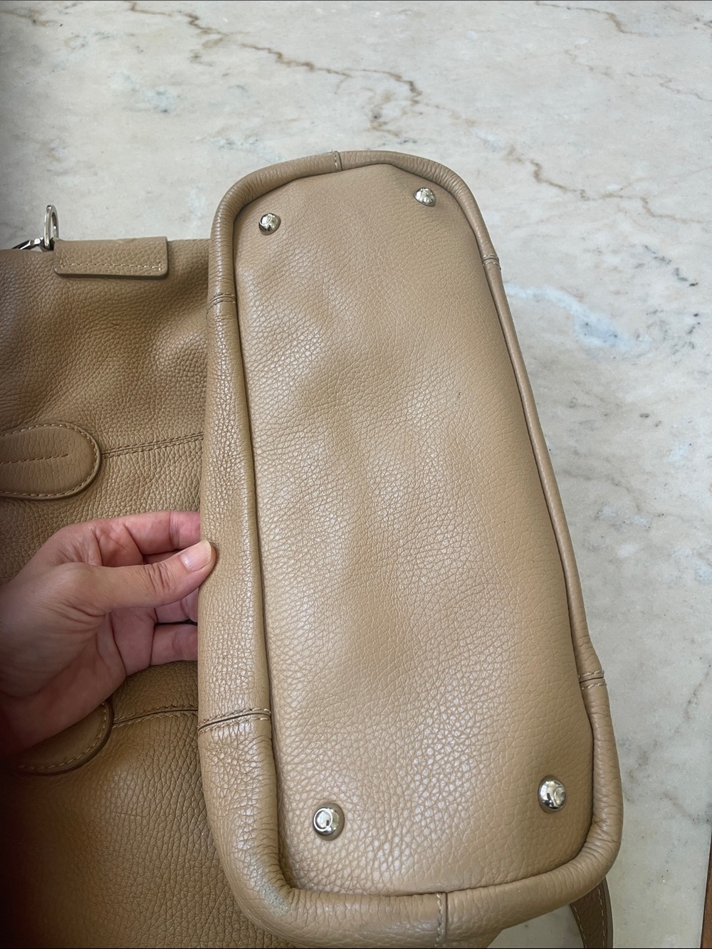 Tod’s Leather Shoulder Tote in Tan - Picture 8 of 8